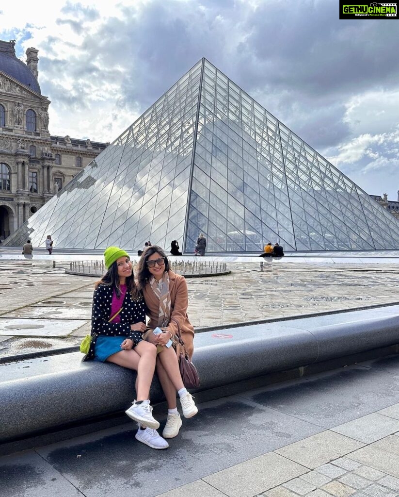 Shraddha Dangar Instagram - Paris, I louvre you ! 🤍🤌🏻 Norte Dame, Paris