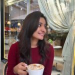 Shraddha Dangar Instagram - A day in Delhi was all I needed to experience the weather, gain some more calories, and soak up the holiday spirit. ☃️❄️ . Ps - jinko nahi milna tha unko bhi milna pada 🤧 @nishant_nasit17 chalo koi ni, photu credit phir bhi de deti hu😒😒 L'Opera