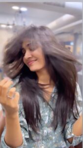Shraddha Dangar Instagram - Can you guess the place? Where your hair behaves more dramatic than rakhi sawant!!!!!? 🤓 - wrong answers only