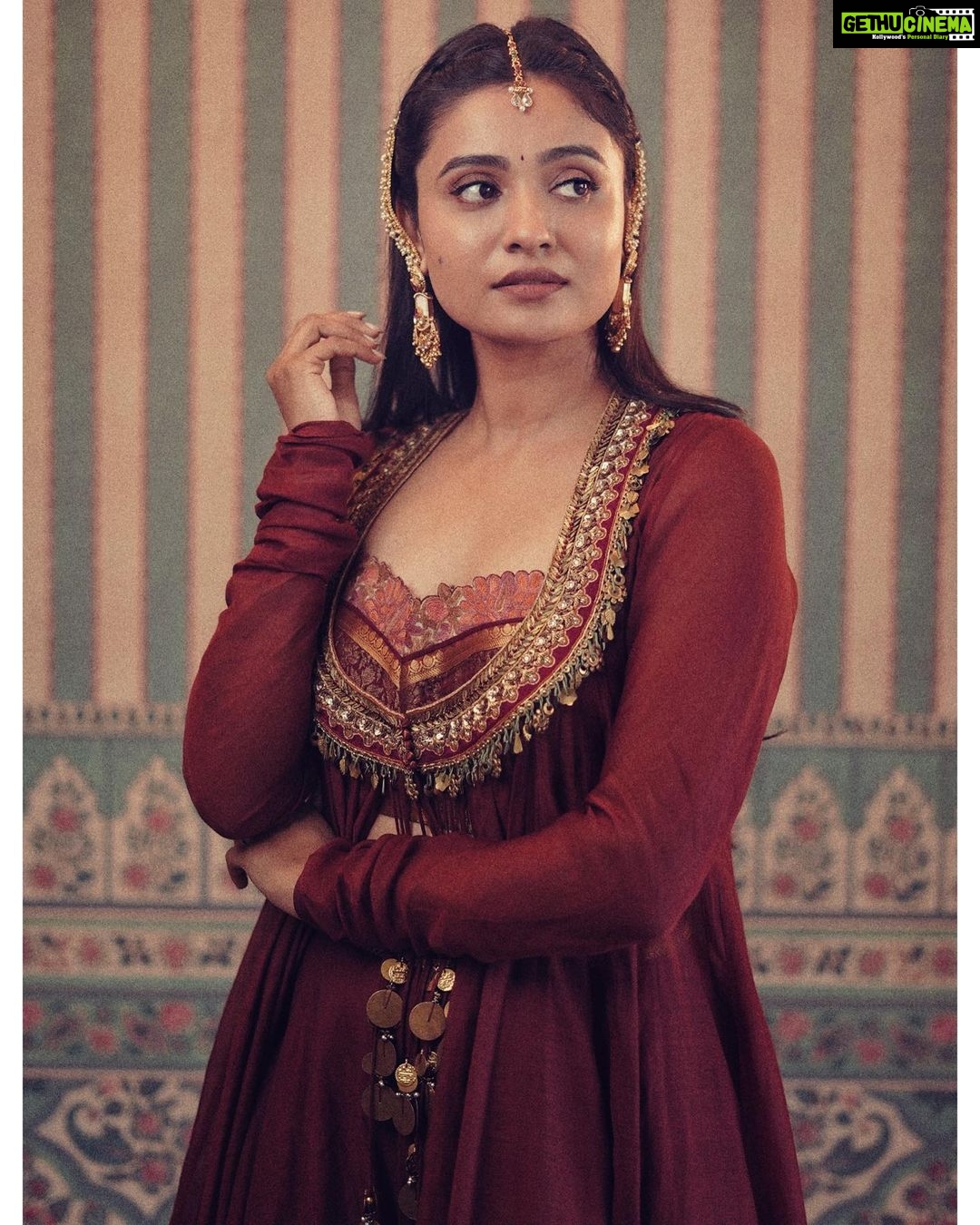 Shraddha Dangar Instagram - #kasoombothefilm promotions!! Wearing @jiviva_ Shot by @hitesh_paunikar Jwellery @copper_art_jewellery AR Studio