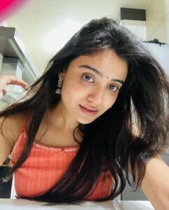 Shraddha Dangar Instagram - Sundays are for………???🌸
Selfies ? Self care? Or smiles???