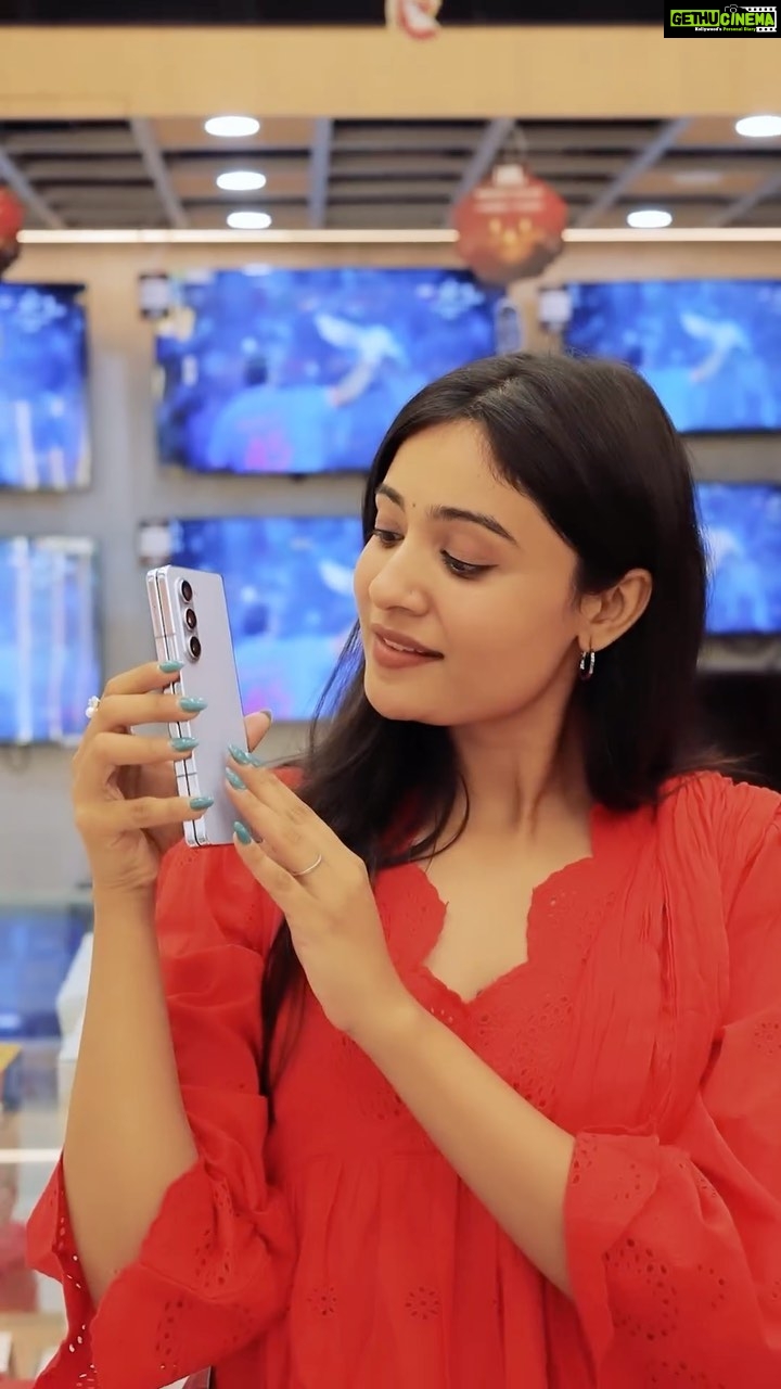 Shraddha Dangar Instagram - Folding into the future: the flip style From Fold to Flip: Samsung’s Epic Evolution! Unleash the Power of Innovation! Dive into the flip side with me….and get your favorite Samsung foldables #jointheflipside . Managed by @fatctalents