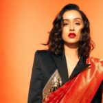 Shraddha Kapoor Instagram - Kuch nahi vro… pant aur blouse laundry ke paas gaye thhe, coat aur saree ka fusion look bana diya 😎