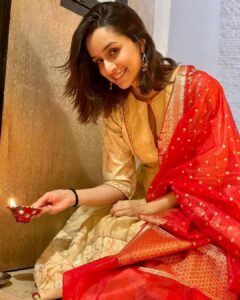 Shraddha Kapoor Instagram - May Lakshmi Maa bless us all 🪔 ✨💛
