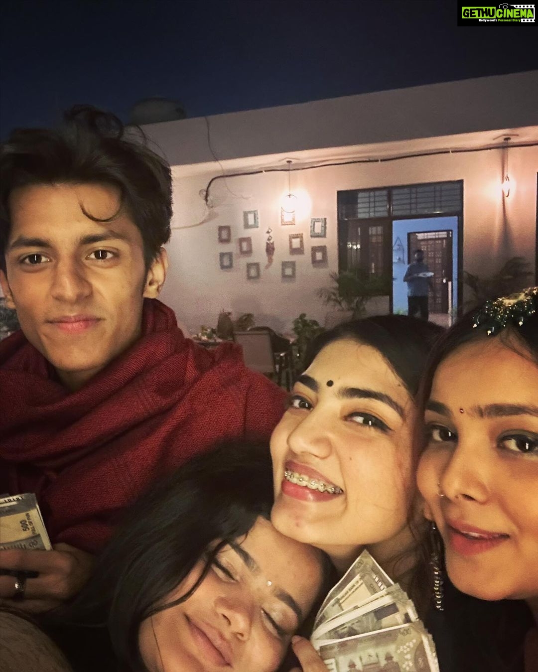 Shraddha Sharma Instagram - I attended my FIRST EVER Diwali party last night and it was hella fun❤️❤️❤️ @tripathimanya I love you ❤️❤️ @shraddhashreee @akeylessplayskeys Thank you for having me🥹❤️