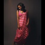 Shraddha Srinath Instagram - For #Irugapatru promotions Shot by @tarunkoliyot Outfit @pinkcitybysarika Earrings @sangeetaboochra Styled by @shreejarajgopal Make up @purpleparrot.makeup Hair @priyahairandmakeup_ Assisted by @shivu.bm.549 Managed by @vidhyaabreddy