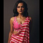 Shraddha Srinath Instagram - For #Irugapatru promotions Shot by @tarunkoliyot Outfit @pinkcitybysarika Earrings @sangeetaboochra Styled by @shreejarajgopal Make up @purpleparrot.makeup Hair @priyahairandmakeup_ Assisted by @shivu.bm.549 Managed by @vidhyaabreddy
