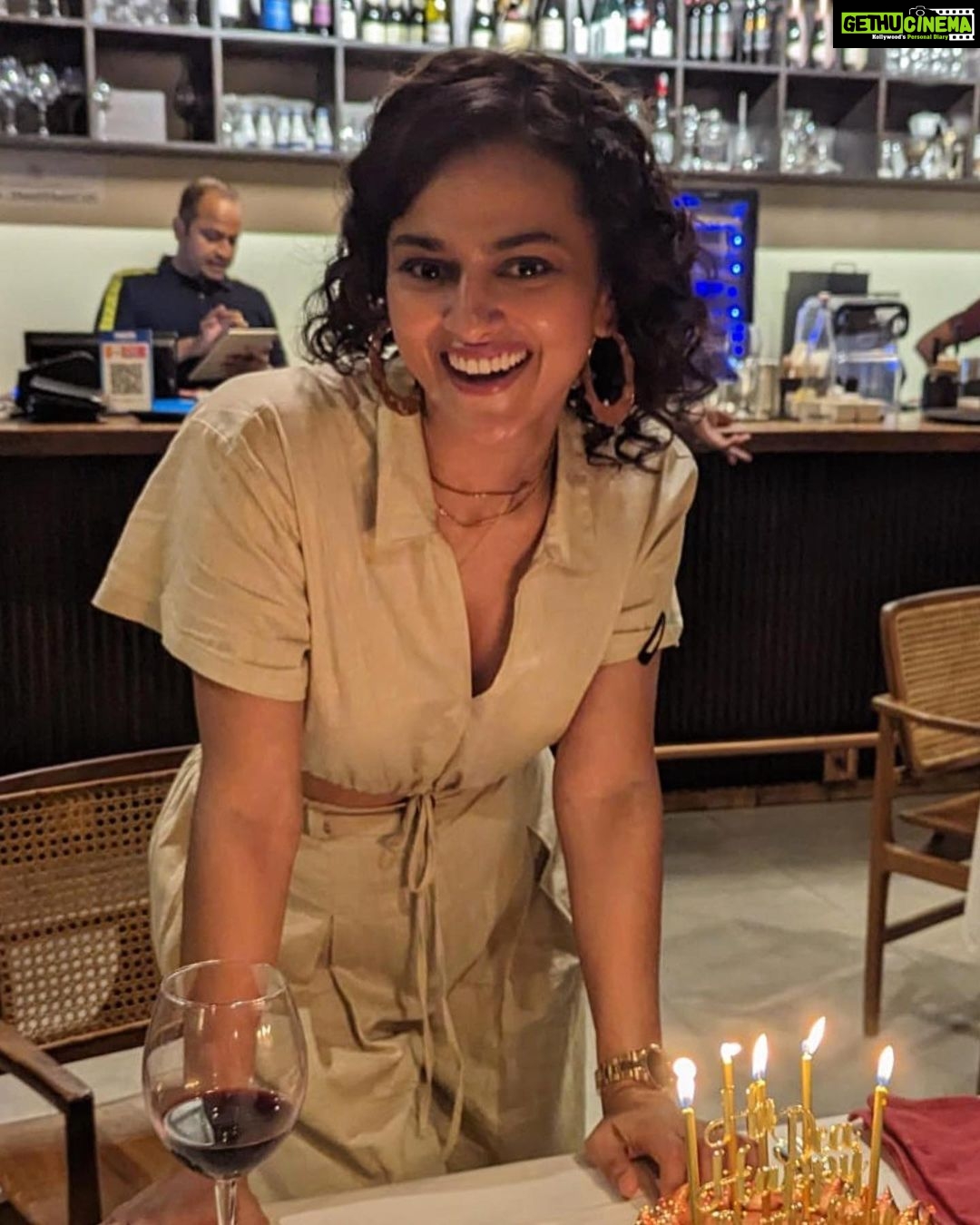 Shraddha Srinath Instagram - 29.09.23. Spent the day with my family and friends and celebrated myself. Stayed away from social media (and it was the easiest thing to do). Grateful for each and everyone who was there, for every text and call, for every message I received on my social media and for this amazing Matilda cake by @bakesbysudha and the cake topper π it was everything I could have asked for. Trippy Goat Cafe
