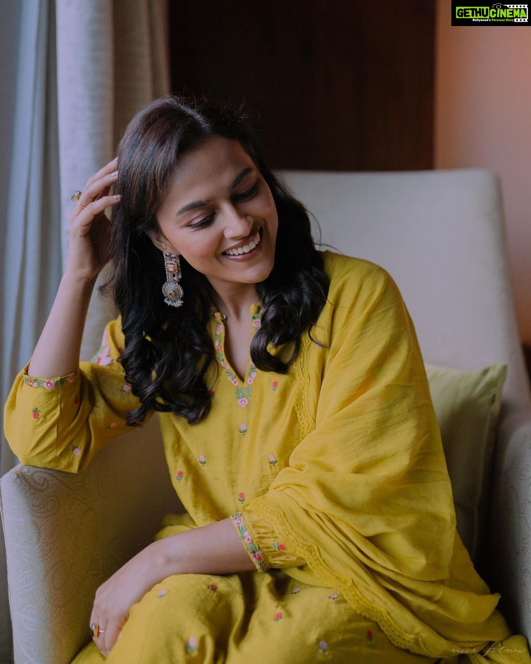 Shraddha Srinath Instagram - For #Irugapatru promotions Shot by @nikileshwar Wearing @labelshireenshahana Jewellery @rimliboutique Footwear @aldo_shoes Styling @themisvanessa Makeup @makeupbysalonij Hair @kammarishivarajchary Assisted by @shivu.bm.549 Managed by @vidhyaabreddy #Irugapatru #Promotions #ShraddhaSrinath #ShireenShahana #Rimli #ALDOShoes #ALDOIndia