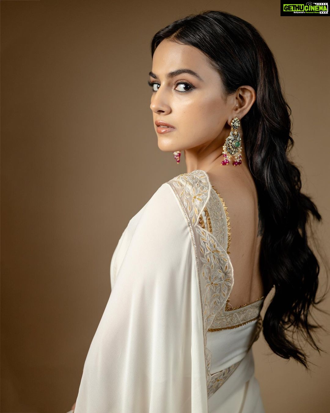 Shraddha Srinath Instagram - Photos by @kiransaphotography and team Outfit @lathaputtanna Accessories @creativegemsandjewels Styled by @shefalideora_ Hair and make up @aashna_shah Assisted by @shivu.bm.549 Managed by @vidhyaabreddy