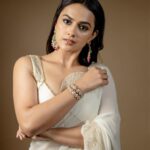 Shraddha Srinath Instagram - Photos by @kiransaphotography and team Outfit @lathaputtanna Accessories @creativegemsandjewels Styled by @shefalideora_ Hair and make up @aashna_shah Assisted by @shivu.bm.549 Managed by @vidhyaabreddy