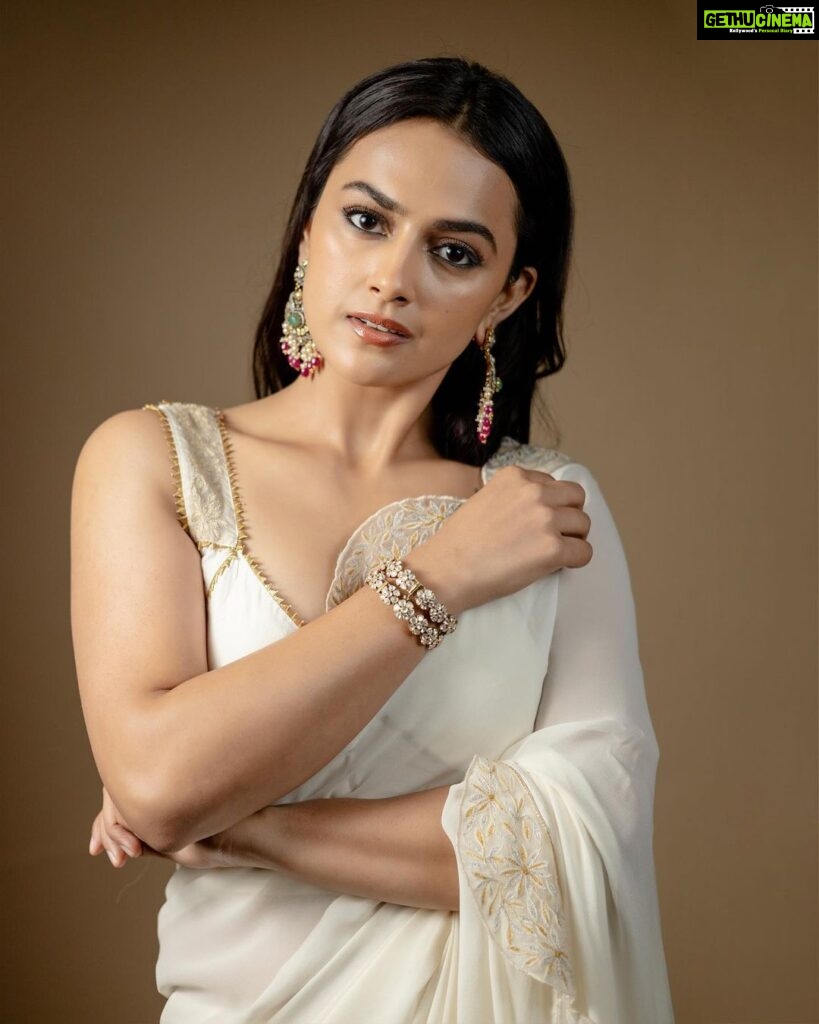 Shraddha Srinath Instagram - Photos by @kiransaphotography and team Outfit @lathaputtanna Accessories @creativegemsandjewels Styled by @shefalideora_ Hair and make up @aashna_shah Assisted by @shivu.bm.549 Managed by @vidhyaabreddy