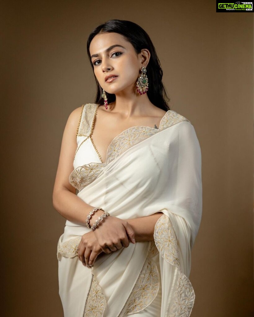 Shraddha Srinath Instagram - Photos by @kiransaphotography and team Outfit @lathaputtanna Accessories @creativegemsandjewels Styled by @shefalideora_ Hair and make up @aashna_shah Assisted by @shivu.bm.549 Managed by @vidhyaabreddy