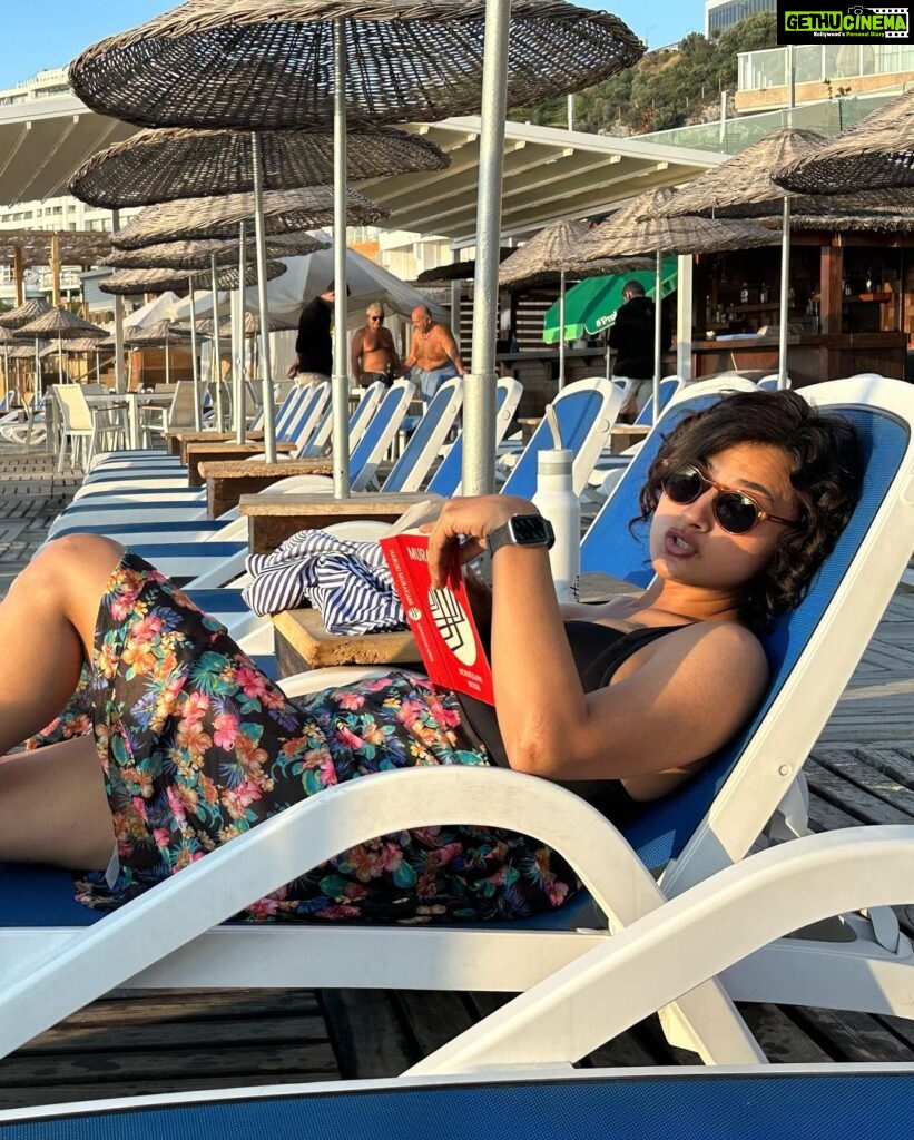 Shraddha Srinath Instagram - I could have bought at least 2 more kilos of Turkish delights but did I listen to my inner voice???? Do I ever??? Photos 1,4,5,6 and 8 taken by @sapnasrinathtravels Photo #2 by my niece Photo #3 by @rama.srinath Türkiye