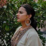 Shraddha Srinath Instagram - Shot by @nikileshwar Outfit @prishostore @dipublicrelations Jewels @sachdeva.ritika Stylist @shreejarajgopal Make up @purpleparrot.makeup Hair @priyahairandmakeup_ Assisted by @shivu.bm.549 Managed by @vidhyaabreddy