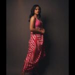 Shraddha Srinath Instagram - For #Irugapatru promotions Shot by @tarunkoliyot Outfit @pinkcitybysarika Earrings @sangeetaboochra Styled by @shreejarajgopal Make up @purpleparrot.makeup Hair @priyahairandmakeup_ Assisted by @shivu.bm.549 Managed by @vidhyaabreddy
