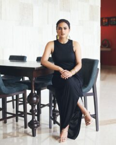 Shraddha Srinath Instagram - For #Irugapatru promotions 

Photograph by @tarunkoliyot 

Wearing @houseofthreestudio 
Jewellery @papapants at @t.tattle 

Styled by @sapnapius 
Make up @purpleparrot.makeup 
Hair @kammarishivarajchary 
Assisted by @shivu.bm.549 
Managed by @vidhyaabreddy