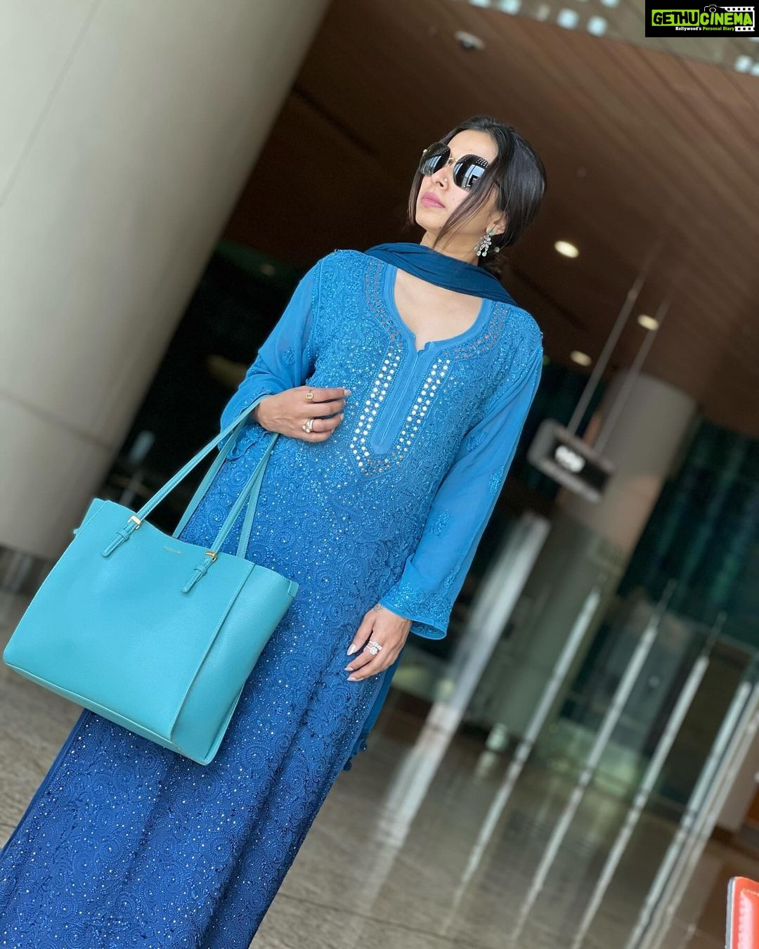 Shreya Bugde Instagram - तेरे बिन सानु सोह्निया कोई होर नहियो लभना….. My feelings exactly every time at the airport…..😉🙈🥰 Chatrapati Shivaji Maharaj international airport T2-terminal India