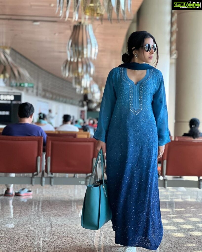 Shreya Bugde Instagram - तेरे बिन सानु सोह्निया कोई होर नहियो लभना….. My feelings exactly every time at the airport…..😉🙈🥰 Chatrapati Shivaji Maharaj international airport T2-terminal India