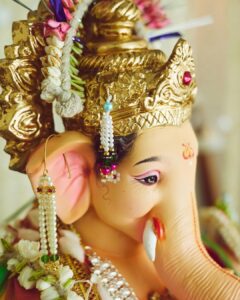 Shreya Bugde Instagram - खूप वाट पाहायला लावतोस रे .......🌺

आज सगळयात आनंदाचा दिवस ✨