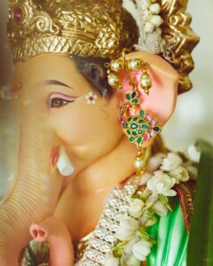 Shreya Bugde Instagram - खूप वाट पाहायला लावतोस रे .......🌺

आज सगळयात आनंदाचा दिवस ✨