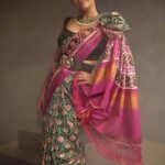 Shreya Bugde Instagram - “To me clothing is a form of self expression, there are hints about who you are in what you wear.” - Marc Jacobs For: @aartexpo @aartexpo presents handloom designers & weavers exhibition & sale. Date :1st, 2nd and 3rd June 2023, showcasing sustainable & eco-friendly products of artisans, weavers & designers from all over India. Venue : Valecha Hall, Juhu. Time : 10:30am to 8pm Do visit us ! Saree: @lajushaparia 📸: @rachitvoraphotography RV Studio