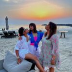 Shreya Bugde Instagram - Friends ,Sun, Sand & Sea ….that sounds like summer to me ….. … 🌊 ☀️ 🩱🍹 🐚🌈☕️🍻🥂🍾🧉 💃 🕺🏻