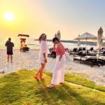 Shreya Bugde Instagram - Friends ,Sun, Sand & Sea ….that sounds like summer to me ….. … 🌊 ☀️ 🩱🍹 🐚🌈☕️🍻🥂🍾🧉 💃 🕺🏻