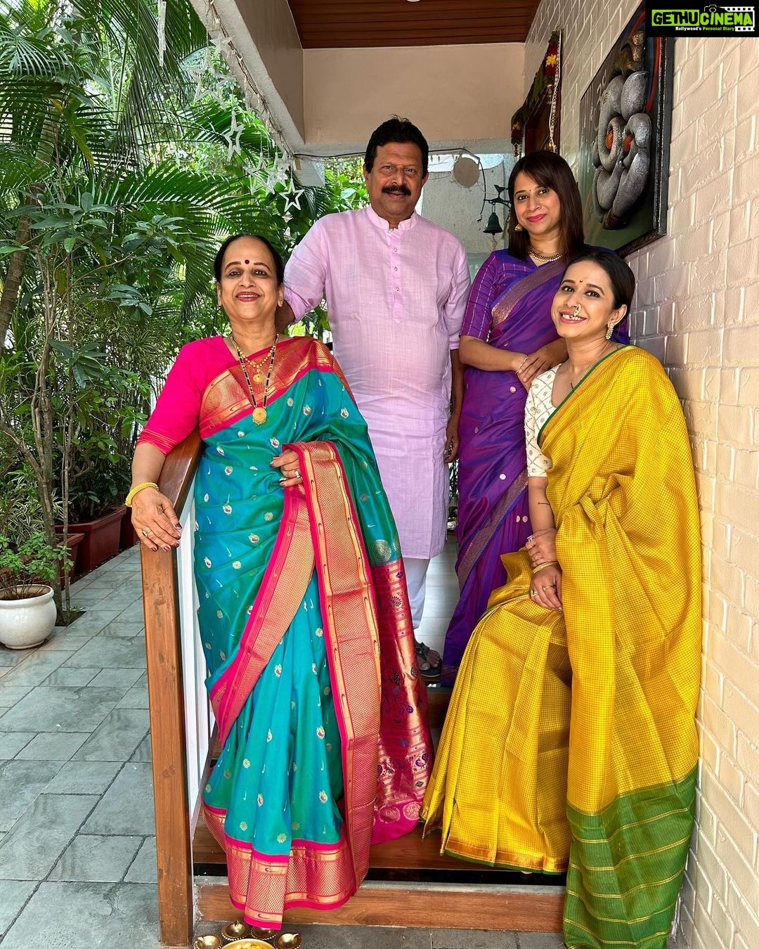 Shreya Bugde Instagram - दिवाळी पाडवा !!!🌼🌸✨🧿