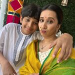 Shreya Bugde Instagram – दिवाळी पाडवा !!!🌼🌸✨🧿