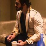 Shreyas Talpade Instagram - Throwback to when my hair were long like a classic wild, flowing, carefree song! 🎶 #throwback