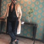 Shreyas Talpade Instagram - Throwback to when my hair were long like a classic wild, flowing, carefree song! 🎶 #throwback
