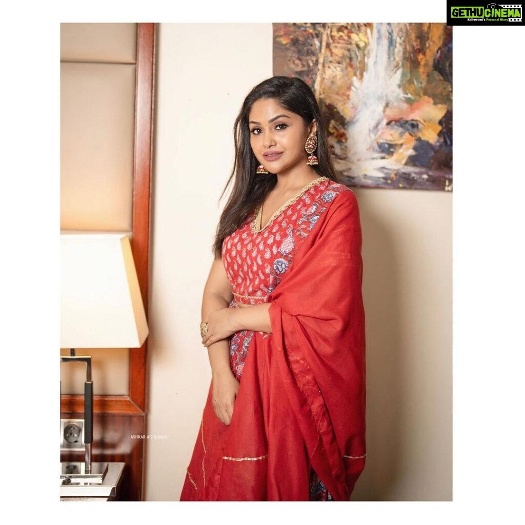 Shritha Sivadas Instagram - 🌹 📸; @ashkaralihamza_official MUAH : @jo_makeup_artist Styling: @stylestoriesbypriyanka #instagram #instagood #instadaily #photooftheday Chennai, India