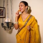 Shriya Pilgaonkar Instagram - 🪔💛 🙏🏼 दिवाळी फराळ excitement max ! Photos @palashsverma Styled by @bombaebyaisha Hair @darshana.mule Makeup - 🙋🏻‍♀️ Wearing @raw_mango Earrings @curiocottagejewelry #Saree #Rawmango #Diwali #Ootd #Indian #Traditional #stylefile #ShriyaPilgaonkar #Yellow
