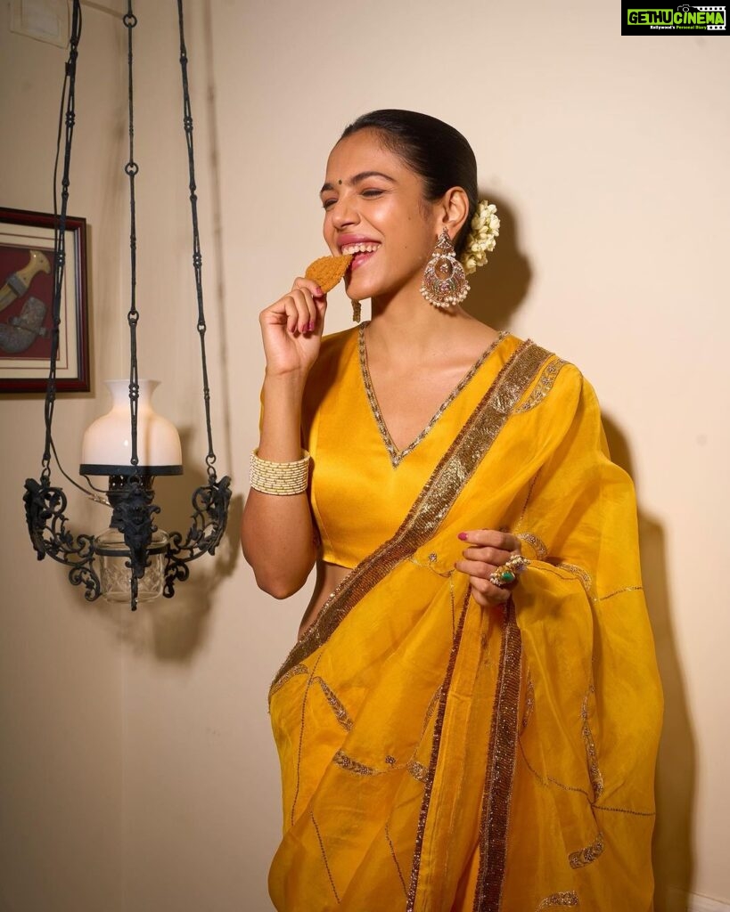 Shriya Pilgaonkar Instagram - 🪔💛 🙏🏼 दिवाळी फराळ excitement max ! Photos @palashsverma Styled by @bombaebyaisha Hair @darshana.mule Makeup - 🙋🏻‍♀️ Wearing @raw_mango Earrings @curiocottagejewelry #Saree #Rawmango #Diwali #Ootd #Indian #Traditional #stylefile #ShriyaPilgaonkar #Yellow