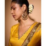 Shriya Pilgaonkar Instagram - Painted my own canvas 💫 Just taking a minute to appreciate my makeup skills.🙃😋 @makeupandhairbyshruti ,I’m a good student na 🤓🌻 Wearing @raw_mango Earrings @curiocottagejewelry Images @palashsverma Styled by @bombaebyaisha Hair by @darshana.mule #Saree #Rawmango #Diwali #Ootd #Indian #Traditional #stylefile #ShriyaPilgaonkar #Yellow