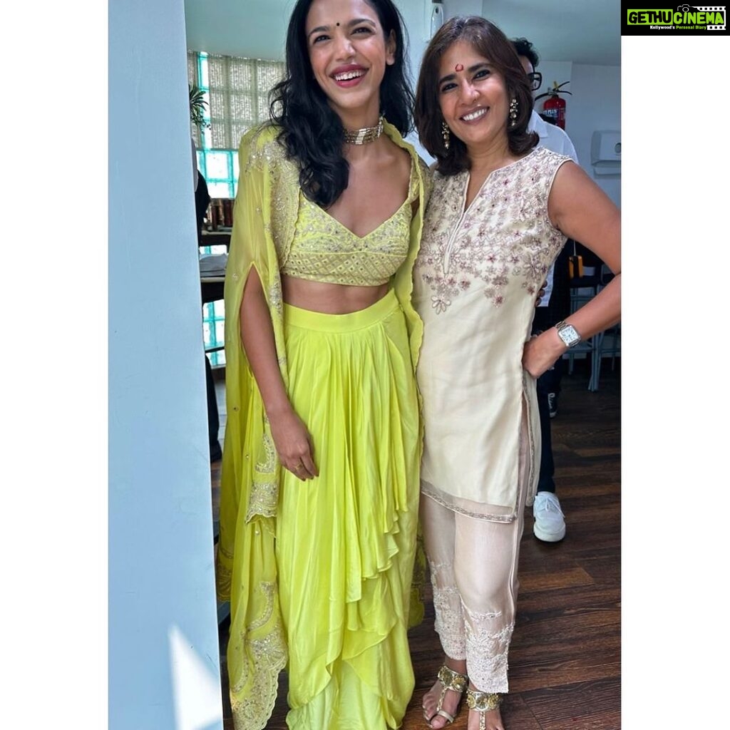 Shriya Pilgaonkar Instagram - Thank you @emmayentertainment for such an emmazing afternoon 💛🪔 @toraniofficial @sachdeva.ritika Emmay Entertainment & Motion Pictures