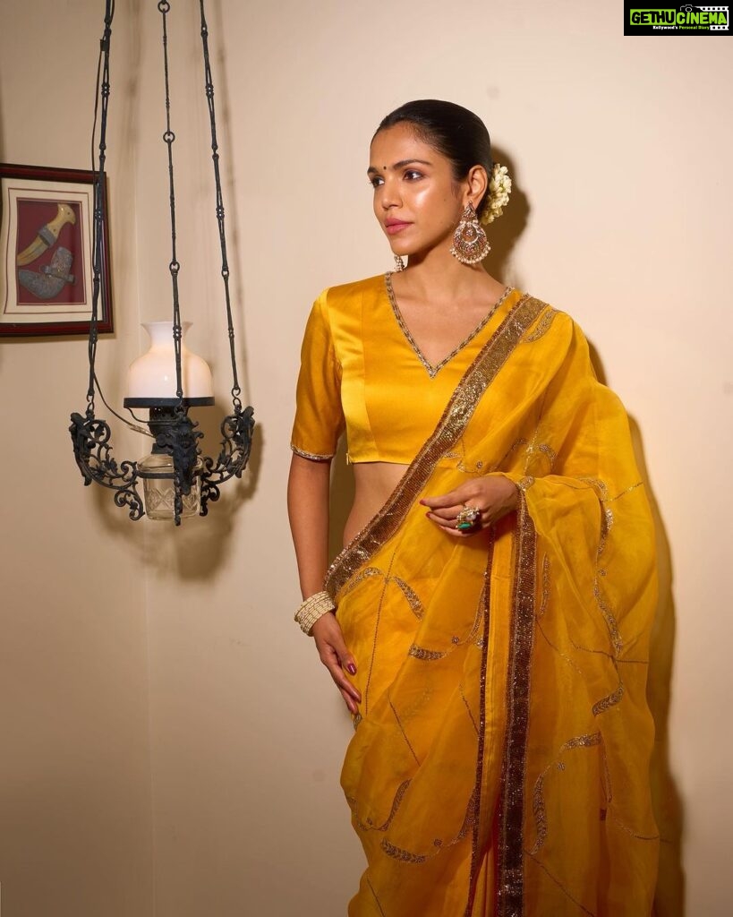 Shriya Pilgaonkar Instagram - 🪔💛 🙏🏼 दिवाळी फराळ excitement max ! Photos @palashsverma Styled by @bombaebyaisha Hair @darshana.mule Makeup - 🙋🏻‍♀️ Wearing @raw_mango Earrings @curiocottagejewelry #Saree #Rawmango #Diwali #Ootd #Indian #Traditional #stylefile #ShriyaPilgaonkar #Yellow