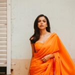 Shriya Pilgaonkar Instagram – 🧃🧡
An exciting announcement soon 🎬
Styled by @shreejarajgopal 
Mua @makeupandhairbyshruti 
Hair @darshana.mule 
Photos by @simonegandhi 
•
Wearing @ekayabanaras
Jewels @studioviange @viangefinejewels

#Saree #Orange #ootd #Stylefile