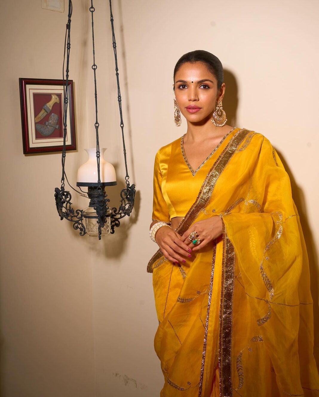 Shriya Pilgaonkar Instagram - 🪔💛 🙏🏼 दिवाळी फराळ excitement max ! Photos @palashsverma Styled by @bombaebyaisha Hair @darshana.mule Makeup - 🙋🏻‍♀️ Wearing @raw_mango Earrings @curiocottagejewelry #Saree #Rawmango #Diwali #Ootd #Indian #Traditional #stylefile #ShriyaPilgaonkar #Yellow