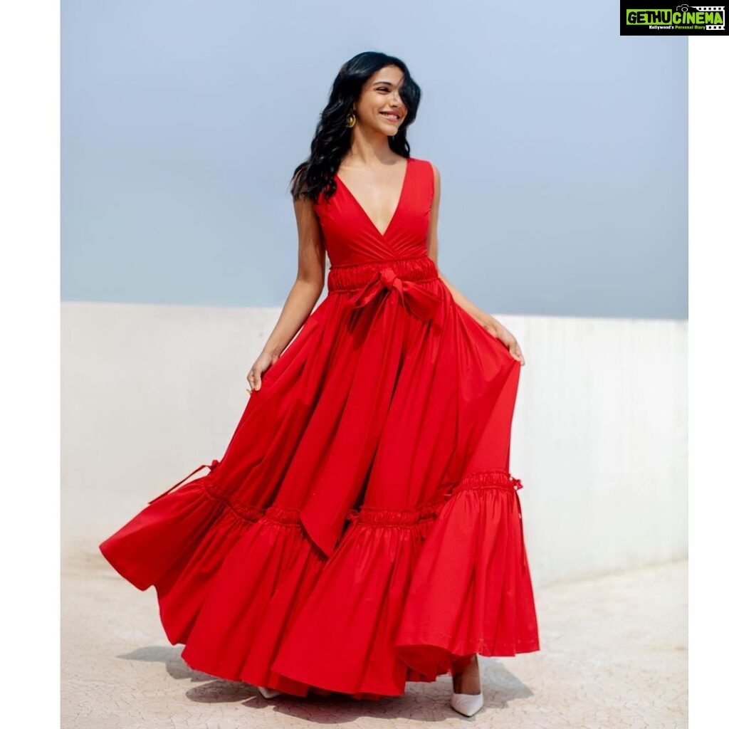 Shriya Pilgaonkar Instagram - 🍓 Stylist @shreejarajgopal Hair @darshana.mule Makeup - yours truly Photos by @_aniketbhunia_ Wearing @therealblife Jewellery @kassajewels #Red #ootd #Stylefile