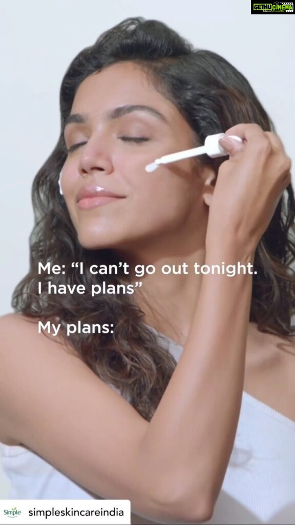 Shriya Pilgaonkar Instagram - Who else is making excuses to stay home and do their skincare 🤭Put a 🤙 in the comments below, if this sounds like you. 💚 @simpleskincareindia — #selfcare #sundayselfcare #simple #simpleskincare #cleanbeauty #Ad #PaidPartnership