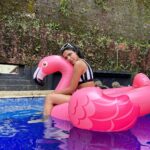 Shriya Pilgaonkar Instagram – Floating through life, emotionally attached to my flamingo friend. 🦩💕
#FlamingoFeelings

#Birdsongmoira #goa #Theatreweekend
👙 @angelcroshet_swimwear Birdsong, Moira, Goa
