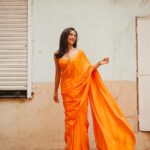 Shriya Pilgaonkar Instagram – 🧃🧡
An exciting announcement soon 🎬
Styled by @shreejarajgopal 
Mua @makeupandhairbyshruti 
Hair @darshana.mule 
Photos by @simonegandhi 
•
Wearing @ekayabanaras
Jewels @studioviange @viangefinejewels

#Saree #Orange #ootd #Stylefile