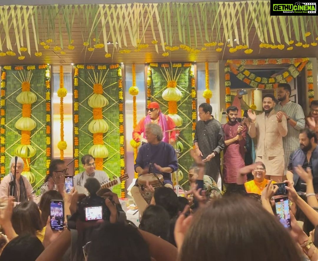 Shriya Pilgaonkar Instagram - I’m still in trance after this divine evening 🧡A full house of legends performing for Bappa 🙌🏼🙏🏼Thank you for being such gracious hosts @shankar.mahadevan @sangeeta.mahadevan @shivammahadevan @siddharth.mahadevan