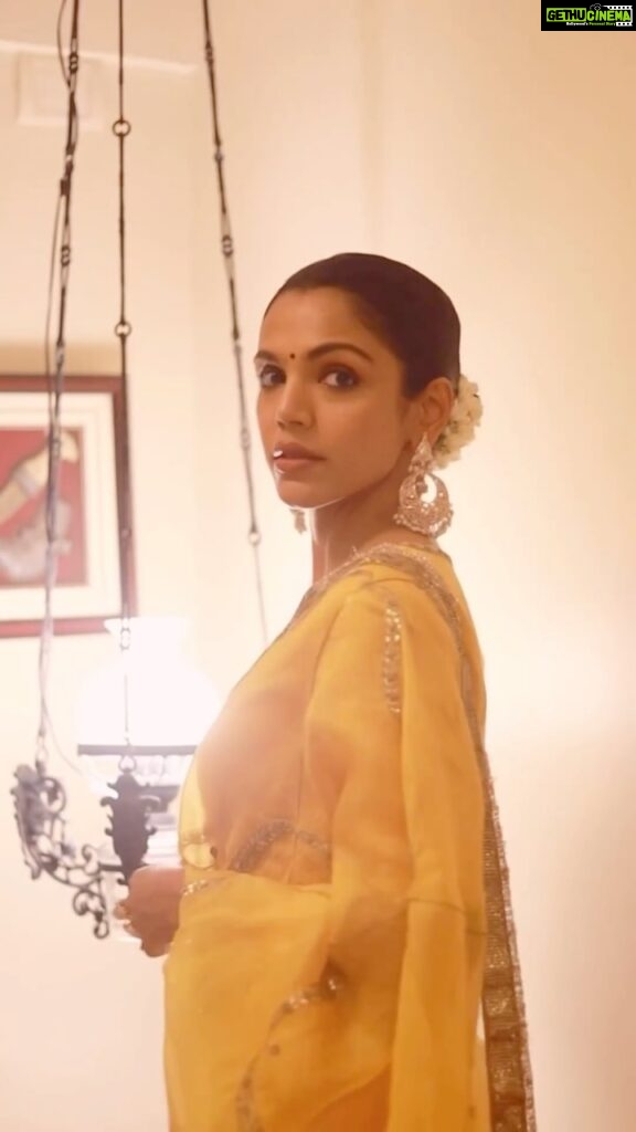 Shriya Pilgaonkar Instagram - शुभ दिवाली ! Happy Diwali 🧨🪔💛 @raw_mango • @curiocottagejewelry Images @palashsverma Video @stillstudios_ Shoutout to the amazing @safirock for this song 🧨