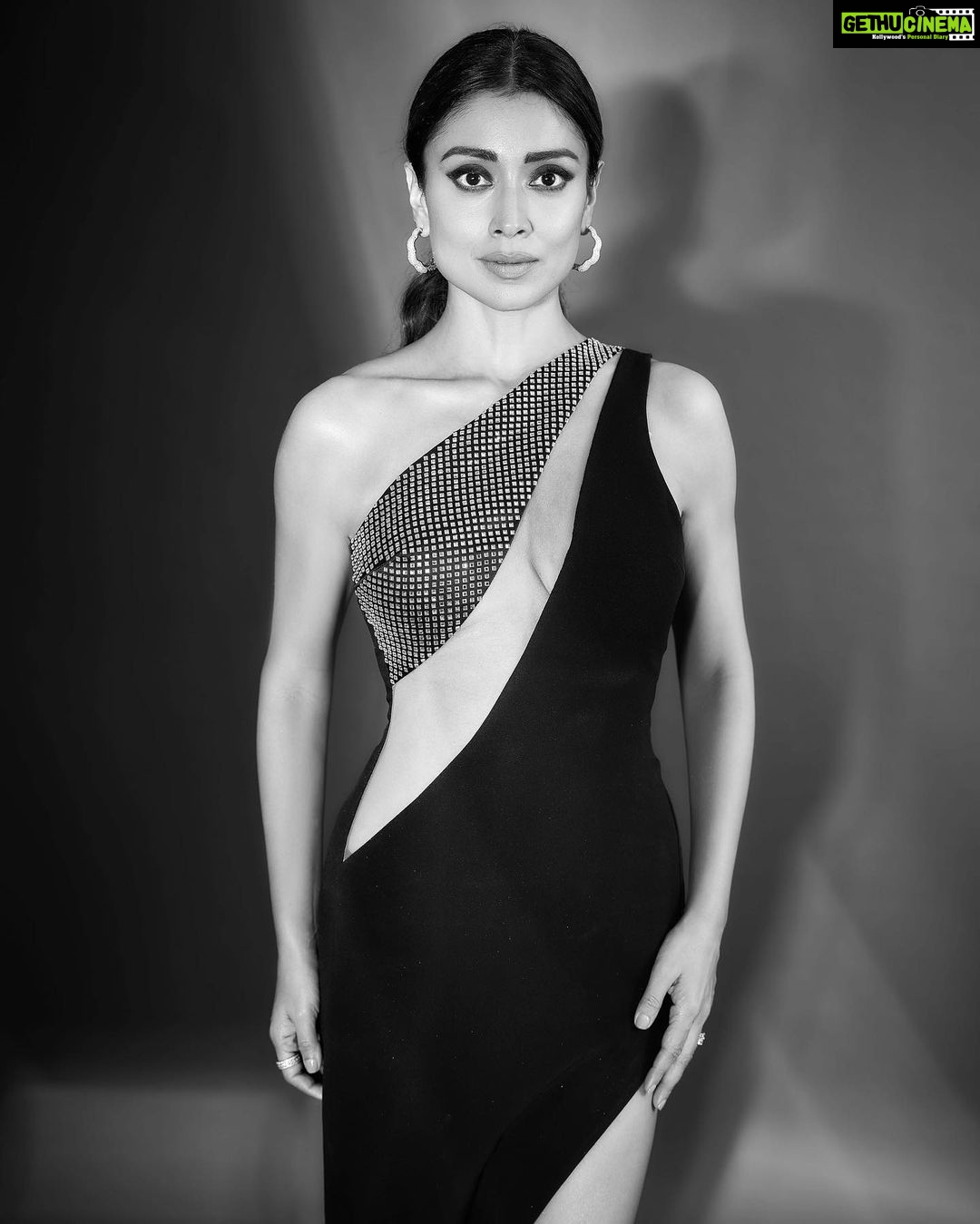 Shriya Saran Instagram - Styled by @sukritigrover Wearing @davidkomalondon Make up @makeupbymahendra7 Hair @stylistsony Shot by @akshay_26