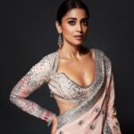Shriya Saran Instagram - Just like that @falgunishanepeacockindia @falgunipeacock @venurasuri @makeupbymahendra7 @priyanka_sherkar1