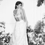 Shriya Saran Instagram - Palat @manishmalhotra05 @manishmalhotraworld Thank you for an amazing Diwali party and an gorgeous outfit @makeupbymahendra7