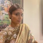Shriya Saran Instagram - Happy Diwali Blouse @sithara_kudige ( gorgeous George ours ) Saree @vrk_heritage ( stunning saree ) MIL @rajattangriofficial ( you made this for her for my wedding , thank you ! Priceless ) Andrei is wearing gift from my mom ( you better like it ) Radha ( my princess ) @panchhi_bykanupriya ( she looked like a fairy , thank you )